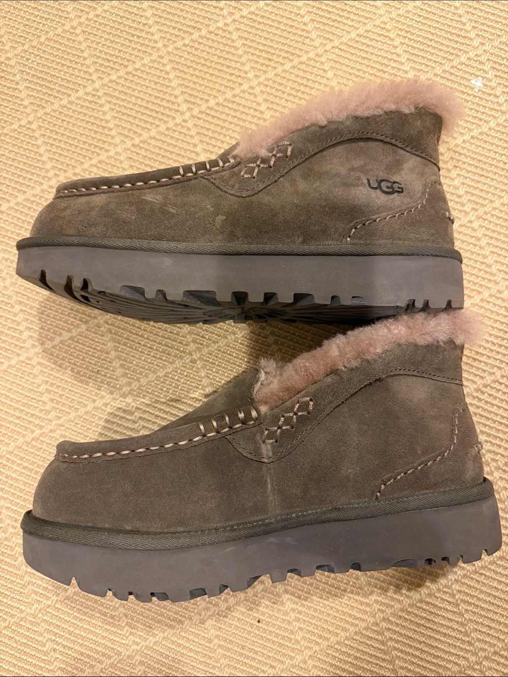 UGG Ansley Parc Shoe - Picture 2 of 8
